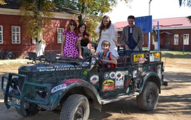 Столичные волонтеры устраивают спектакли для воспитанников интернатов и детских домов