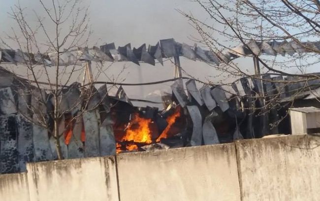 В Івано-Франківській області на складі меблевої фабрики сталася сильна пожежа