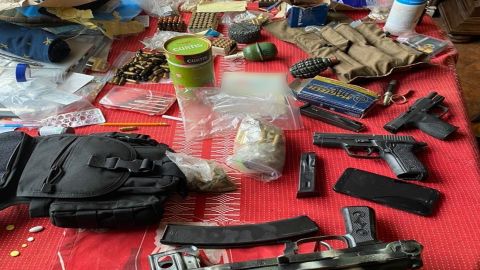 "Коктейлі Молотова" і пістолет-кулемет: у жителя Харківської області виявили арсенал зброї