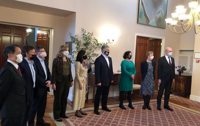 Порошенко обсудил с послами G7 и ЕС вопросы в сфере безопасности