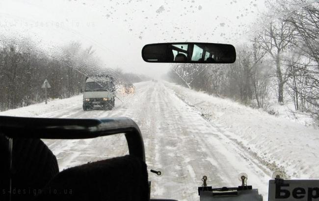 Поліція попереджає водіїв про складні погодні умови 7-8 січня