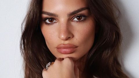 Тело мечты: Эмили Ратаковски впечатлила изящной фигурой в кремовом totak look