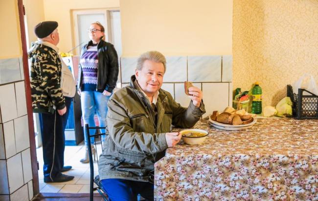 Поплавский показал свою декларацию
