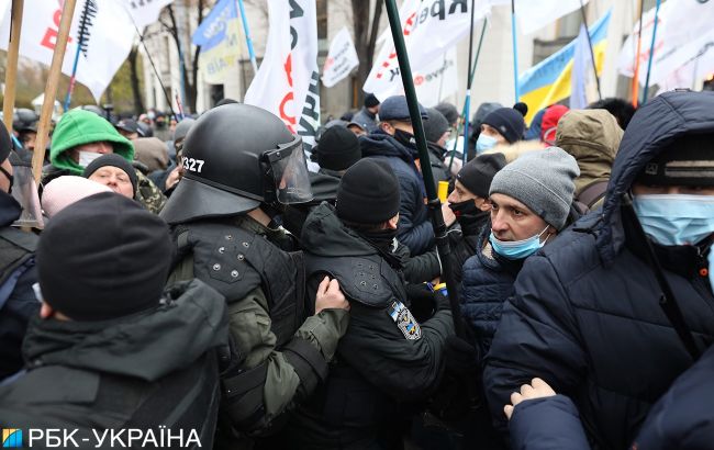 Столкновения в Киеве: полиция задержала протестующего