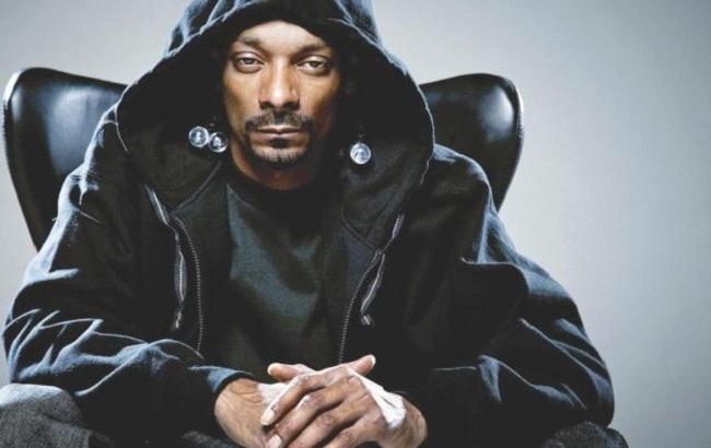 Рэпер Snoop Dogg связал Трампа и выстрелил в него в новом клипе