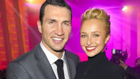 "Со счастливой улыбкой и под ручку": возлюбленную Кличко "застукали" с другим (фото)