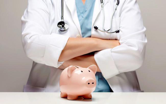 Чи стануть послуги лікарів платними: МОЗ відповіли на запитання українців