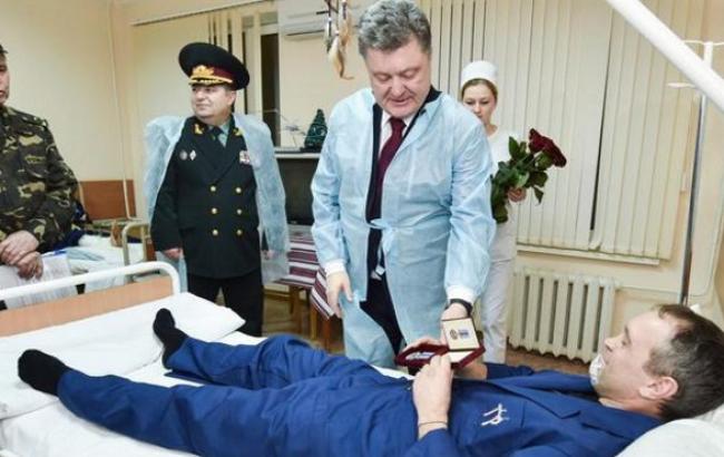 Порошенко: За час АТО вісім бійців ЗСУ отримали звання Героя України
