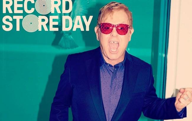 Элтон Джон попал в реанимацию