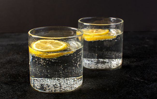 6 способів використання "мінералки" вдома: ви про це точно не знали