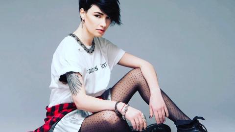 Анастасия Приходько побрилась налысо для нового клипа