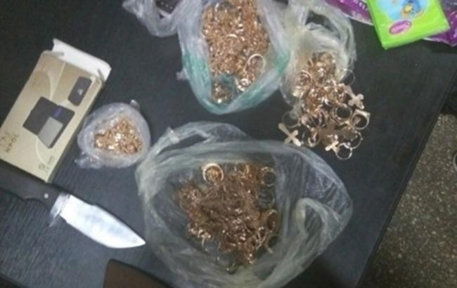 В Николаеве полицейские ограбили ювелирный магазин