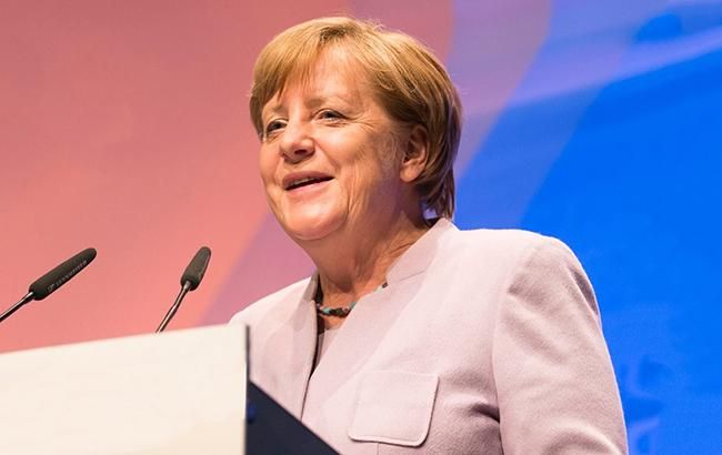 Меркель обвинили в злоупотреблении служебным положением
