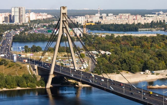 В Киеве частично ограничат движение по Московскому мосту