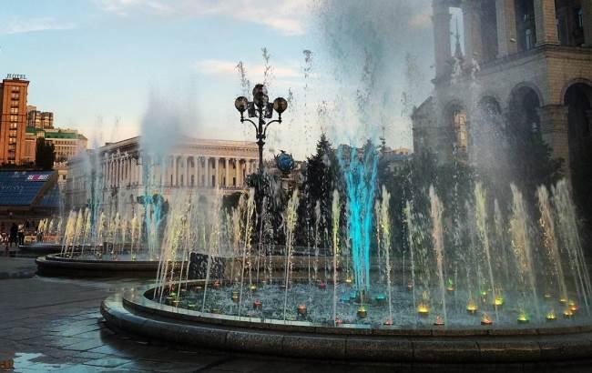 В Киеве на Майдане Незалежности заработали фонтаны