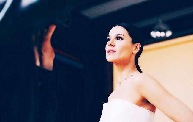 "Як відноситися до грошей": Єфросиніна зняла нову яскраву "п'ятірочку" (відео)