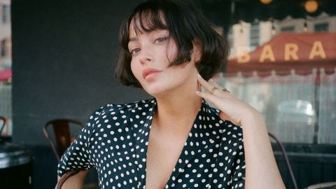 Дуже по-французьки: стиліст розповіла, як одягнутися в паризькому стилі в Києві