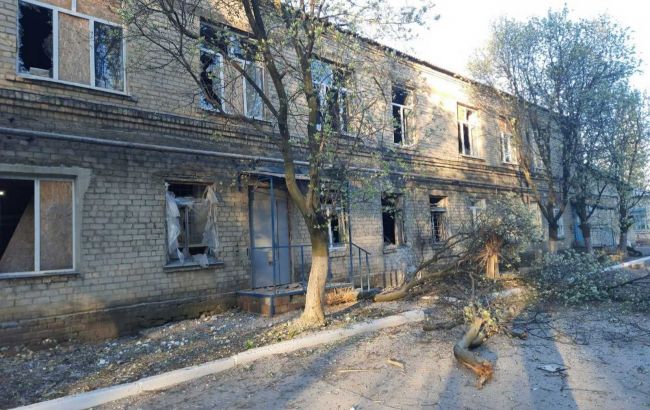 В Донецкой области боевики обстреляли COVID-больницу, где лечат 45 пациентов