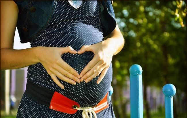 Полицейский из Одесской области принял роды у горе-матери и готов усыновить детей