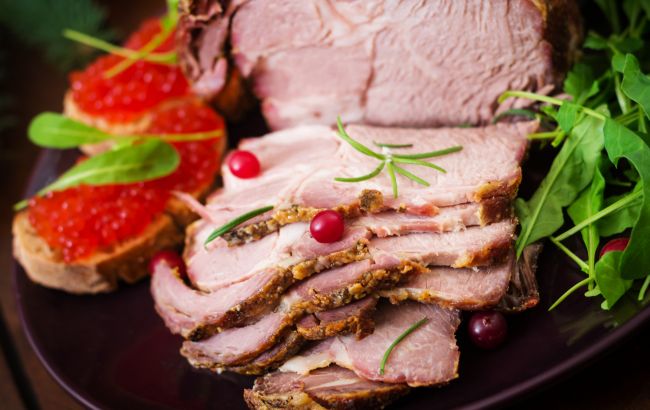 Як запікати м'ясо до святкового столу, щоб не пересохло і не зіпсувалося