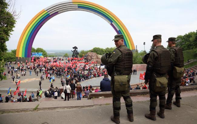 У Києві декоммунізіруют пам'ятник Щорсу і Арку Дружби народів