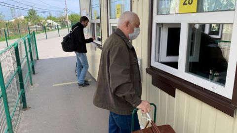 На Донбассе пассажиропоток через КПВВ уменьшился вдвое за неделю