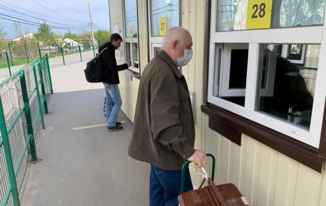 На Донбасі пасажиропотік через КПВВ зменшився вдвічі за тиждень
