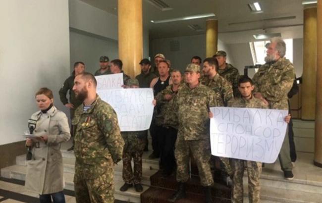 Ветерани АТО вимагають припинити депутатські повноваження Рибалки