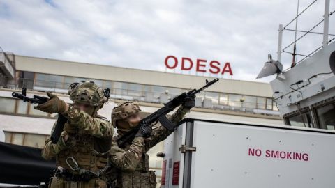 Разведчики морского спецназа провели учения на военном корабле США в Одессе