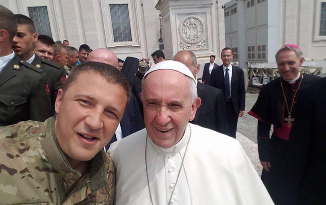 Ветеран АТО восхитил соцсети селфи с Папой Римским