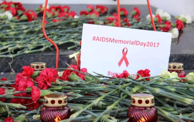 На акції пам'яті вшанували пам'ять понад 42 тис. померлих від СНІДу українців