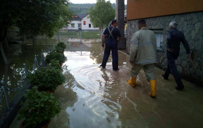 На Закарпатье борются с последствиями наводнения