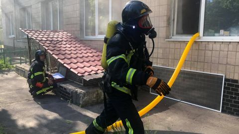 В Одессе в многоэтажке прогремел взрыв и начался пожар: даже окна вылетели (фото)