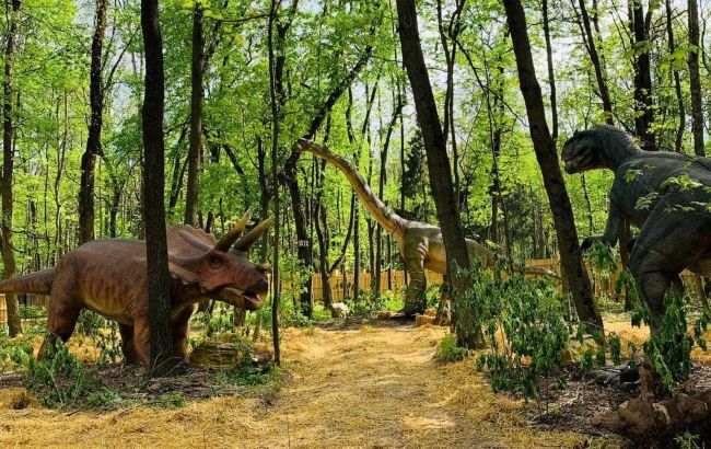 Грізні хижаки та велетенські травоїдні: киян запрошують відвідати "Планету динозаврів"