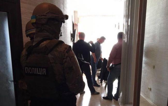 Затриманих в ході антикорупційної спецоперації конвоювали в Київ, - МВС