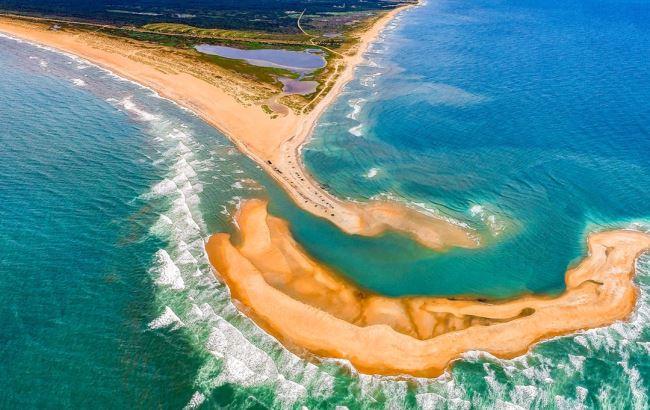 У Бермудському трикутнику утворився острів