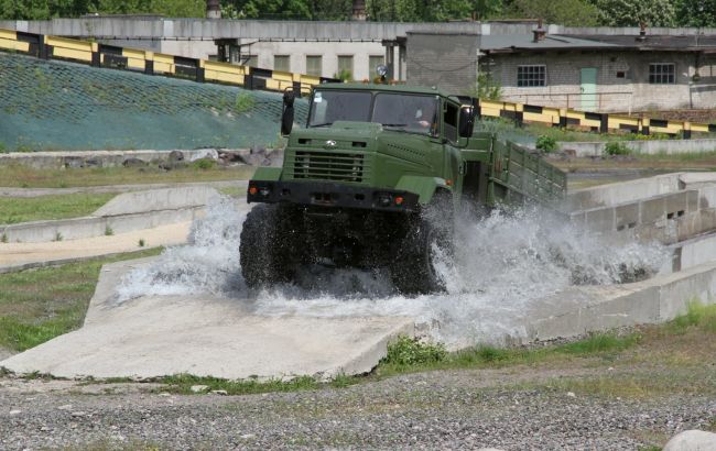 АвтоКрАЗ ожив: завод виплатив борги по зарплаті та на 2022 рік зібрав замовлень на 1000 вантажівок