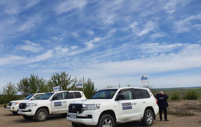 Сотні вибухів і обстріли на Донбасі: ОБСЄ зафіксувала майже півтисячі порушень