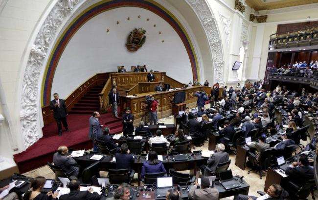 Верховный суд Венесуэлы снял с себя полномочия парламента