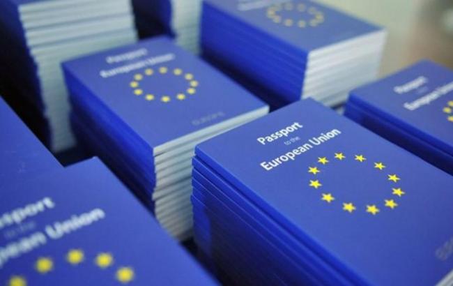 Украинцы вошли в топ-10 получателей гражданства стран ЕС, - Евростат