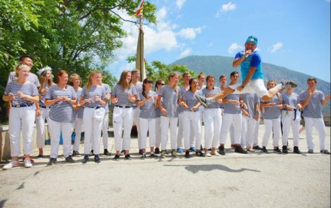 "Старая макака Газманов тусуется в Артеке": певец из РФ приехал в Крым