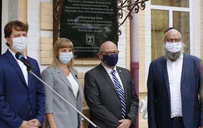 Посол Ізраїлю відкрив меморіальну дошку основоположнику івритської літератури