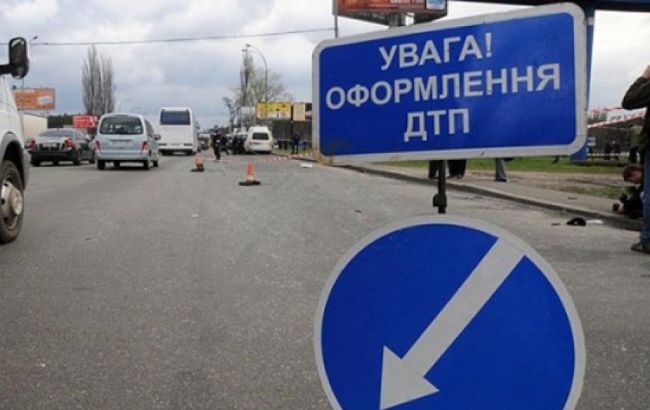 У ДТП в Київській області постраждали 13 людей