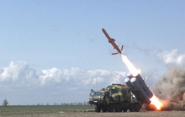 Знищує ціль в тилу ворога: в Україні випробував нову крилату ракету (відео)