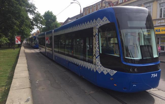 "Не открываются двери": во Львове разгорелся скандал из-за дорогостоящих трамваев, закупленных в Германии