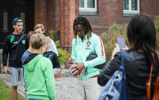 Игрока "Баварии" вынудили извиниться за скандальную выходку перед фанатами