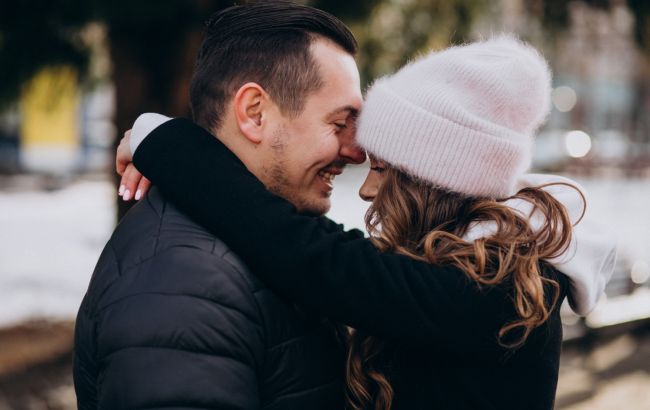 Кохання як броня: як війна зміцнила стосунки українців та чому інтиму стало менше