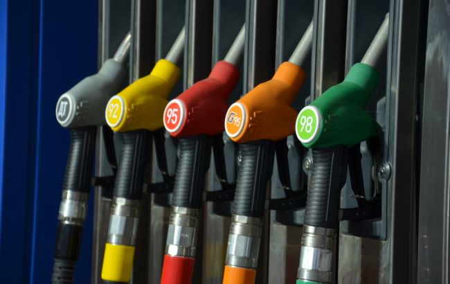Ряд АЗС в Киеве сегодня снизил цены на бензин в среднем на 50 копеек