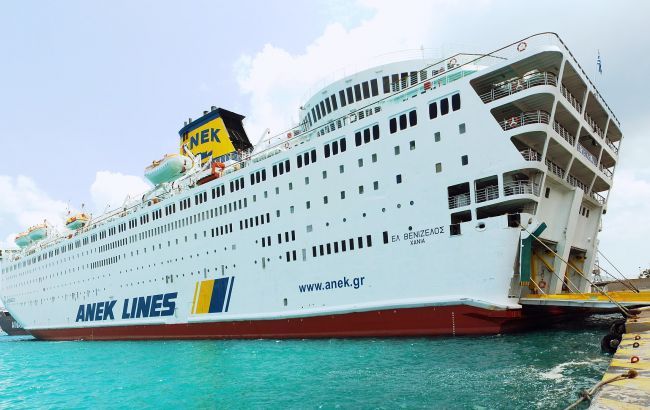 Карантин на судні в Греції: близько 70 українських моряків повертаються в Україну