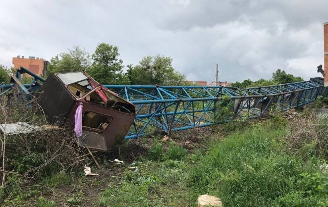 На стройплощадке в Черновцах упал кран, есть пострадавший